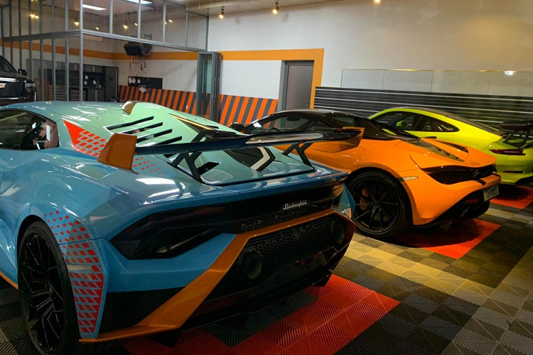 Trải nghiệm trên siêu xe Lamborghini Huracan STO cho thấy xe có 3 chế độ lái đặt tên hoàn toàn xa lạ với các mẫu xe cùng nhà, đầu tiên là STO mang đến cảm giác lái tốt nhất khi xe đi trên phố, tiếp theo đó là Trofeo tập trung vào các thông số để đua và cuối cùng là Pioggia giúp chủ nhân an tâm chạy xe dưới trời mưa. 