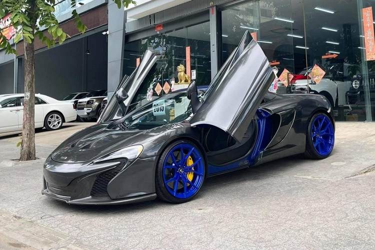 Siêu xe mui trần McLaren 650S Spider được trang bị khối động cơ V8, tăng áp kép, dung tích 3.8 lít, sản sinh công suất tối đa 641 mã lực và mô-men xoắn cực đại đạt 680 Nm.