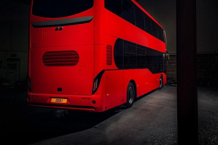 Theo Equipmake, Jewel E cũng là xe buýt điện đầu tiên đáp ứng các yêu cầu và thông số kỹ thuật tiêu chuẩn an toàn xe buýt mới nhất của cơ quan Vận tải Luân Đôn (TfL) cho năm 2024.