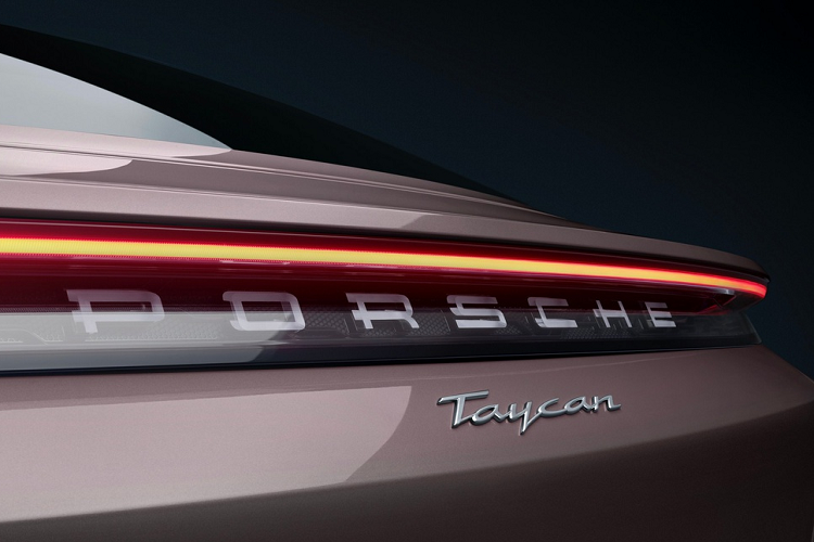 Porsche Taycan được ra mắt thị trường Việt Nam hồi tháng 10/2020 với 3 phiên bản Taycan 4S, Taycan Turbo và Taycan Turbo S. Mức giá của 3 phiên bản này lần lượt là 5,72 tỷ, 7,96 tỷ và 9,55 tỷ đồng. Tại Việt Nam, đối thủ duy nhất của Taycan là Tesla Model S với mức giá cao nhất khoảng 10 tỷ đồng.