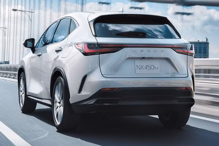 Sau Thái Lan, mẫu SUV hạng sang này dự kiến sẽ tiếp tục ra mắt những thị trường Đông Nam Á khác như Việt Nam. Theo tin đồn, Lexus NX 2022 sẽ trình làng tại Việt Nam vào năm sau.