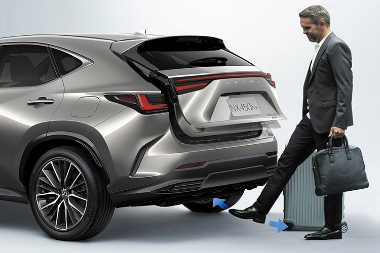 Trong khi đó, Lexus NX 350h 2022 được chia thành 2 bản trang bị là Luxury và Grand Luxury. Giá xe Lexus NX 350h 2022 tại Thái Lan dao động từ 3,24 - 3,39 triệu Baht (2,18 - 2,28 tỷ đồng).