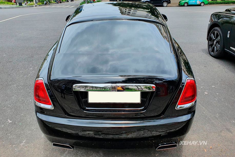 Về thiết kế tổng thể, Rolls-Royce Wraith series II sở hữu những đường nét thiết kế mang đậm giá trị lâu đời của thương hiệu xe siêu sang Anh Quốc. 
