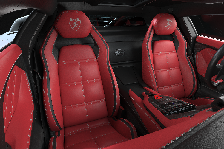 Nội thất chiếc xe ra mắt là sự phối hợp giữa các chất liệu da cao cấp và sợi carbon trên tông màu chủ đạo đen và đỏ, được lấy cảm hứng từ chiếc Countach LP 400 S của người sáng lập hãng xe - ông Ferruccio Lamborghini.