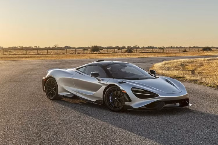 Chi phí đế Hennessey nâng cấp McLaren 765LT là 24.950 USD (khoảng hơn 556 triệu đồng), chưa kể giá xe nguyên bản là 358.000 USD.