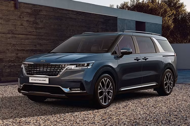 Kia Carnival 2021 là thế hệ thứ 4, đã cập bến khu vực Đông Nam Á cụ thể là thị trường Thái Lan vào cuối tháng 11/2020. Ở lần nâng cấp lên thế hệ mới nhất, Kia Carnival 2021 được phát triển trên nền tảng khung gầm mới cho chiều dài lớn hơn thế hệ cũ 40 mm và trục cơ sở cũng được kéo dài thêm 30 mm.