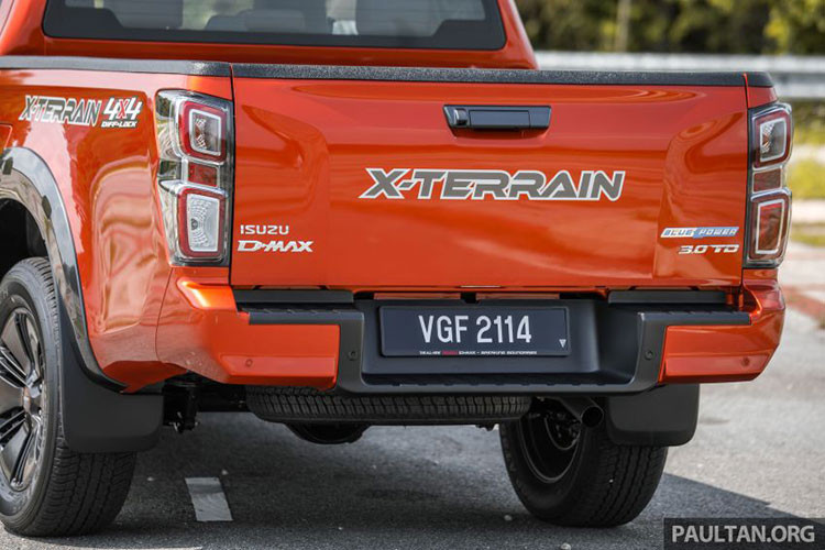 Bản cabin đôi có giá bán lần lượt: 1.9L 4×4 MT có giá 99.599 RM (khoảng 544 triệu đồng) ; 1.9L 4×4 AT có giá 106.999 RM (khoảng 584 triệu đồng); 1.9L 4×4 AT Premium có giá 121.549 RM (khoảng 664 triệu đồng); 3.0L 4×4 AT Premium 128.038 RM (khoảng 699 triệu đồng); 3.0L 4×4 AT X-Terrain cao cấp nhất 141.938 RM (khoảng 775 triệu đồng).