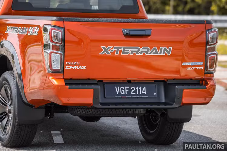 Bản cabin đôi có giá bán lần lượt: 1.9L 4×4 MT có giá 99.599 RM (khoảng 544 triệu đồng) ; 1.9L 4×4 AT có giá 106.999 RM (khoảng 584 triệu đồng); 1.9L 4×4 AT Premium có giá 121.549 RM (khoảng 664 triệu đồng); 3.0L 4×4 AT Premium 128.038 RM (khoảng 699 triệu đồng); 3.0L 4×4 AT X-Terrain cao cấp nhất 141.938 RM (khoảng 775 triệu đồng).