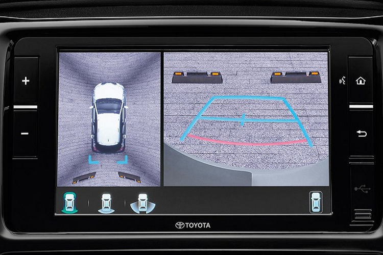 Đó là chưa kể đến những tính năng nội thất tiêu chuẩn của Toyota Yaris Ativ PLAY và Yaris PLAY 2021 như bảng đồng hồ Optitron với màn hình màu đa thông tin TFT 4,2 inch, vô lăng đa chức năng, gương chiếu hậu chống chói, màn hình cảm ứng 6,7 inch, hỗ trợ kết nối với điện thoại thông minh qua Apple CarPlay, nút bấm khởi động máy, 2 cổng USB ở hàng ghế sau, mở cửa không cần chìa khóa hay camera hành trình.