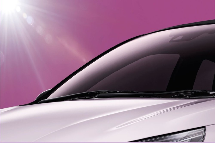 Hệ thống này có 6 chức năng chính, bao gồm: Hiển thị vị trí xe và tìm chỗ đỗ xe theo thời gian thực thông qua Google Maps; Cảnh báo khi xe ra/vào một khu vực cụ thể; Hiển thị thời gian di chuyển, tốc độ trung bình; Phân tích hành vi của người lái như tăng tốc, phanh hoặc đánh lái đột ngột; Hiển thị tình trạng của xe như ắc quy hoặc nhiệt độ; Báo động chống trộm