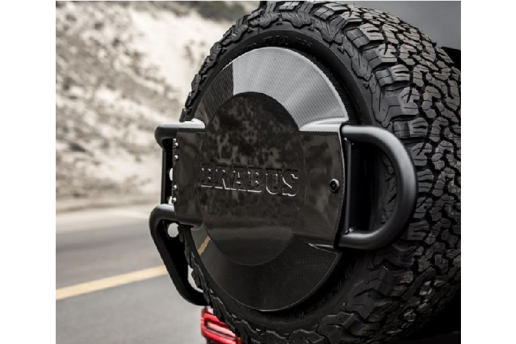 Tiếp theo, Mercedes-AMG G63 Brabus G700 cũng trải qua một số tinh chỉnh ở động cơ, nâng sức mạnh của khối động cơ tăng áp kép V8 4.0L từ 577 mã lực lên 700 mã lực.