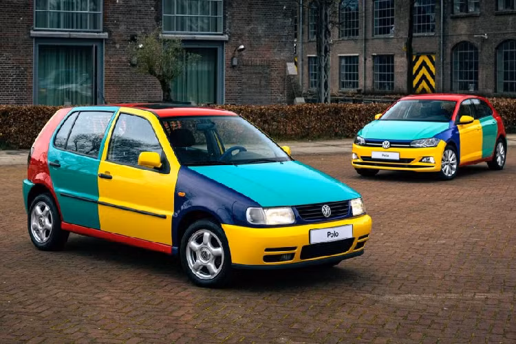 Ban đầu, Polo Harlekin 1995 không được dự định đưa vào sản xuất đại trà, tuy nhiên không lâu sau đã đạt được thành công ngoài mong đợi khi đã bán được tới hơn 3,800 chiếc. Polo Harlekin sắc màu được những người dùng ưa chuộng bởi vẻ ngoài cá tính, phá cách với những mảng màu được phối một cách ngẫu hứng trên từng bộ phận của xe, từ đó đem lại một diện mạo độc đáo cho chiếc xe.