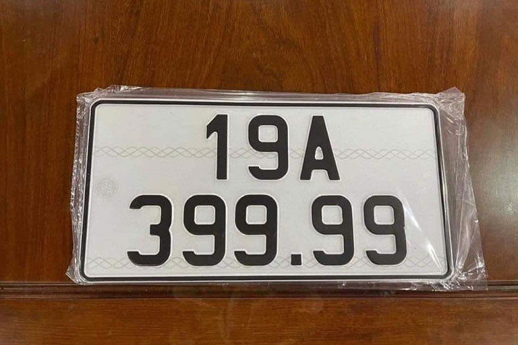 Sau khi hình ảnh chiếc xe Toyota Land Cruiser 2022 ở Hà Tĩnh đeo biển tứ quý 8 khiến không ít người xuýt xoa trước độ mát tay của chủ nhân, đến tay, thông tin chúng tôi có được là một chiếc xe Toyota Land Cruiser 2022 siêu biển khác vừa xuất hiện tại Phú Thọ.