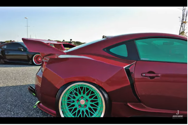 Nhìn chung, bạn có thể nhìn chiếc xe hàng giờ và không hiểu tại sao nó lại có hình dạng như vậy, nhưng thầm công nhận là nó ấn tượng theo một cách riêng.