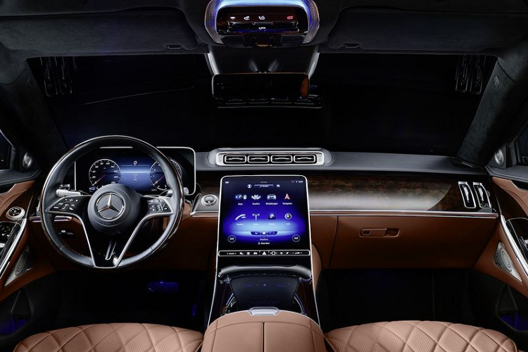 Tất nhiên, chiếc sedan sang trọng cũng có thể được trang bị tủ lạnh mini nếu khách hàng muốn.