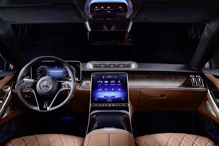 Tất nhiên, chiếc sedan sang trọng cũng có thể được trang bị tủ lạnh mini nếu khách hàng muốn.