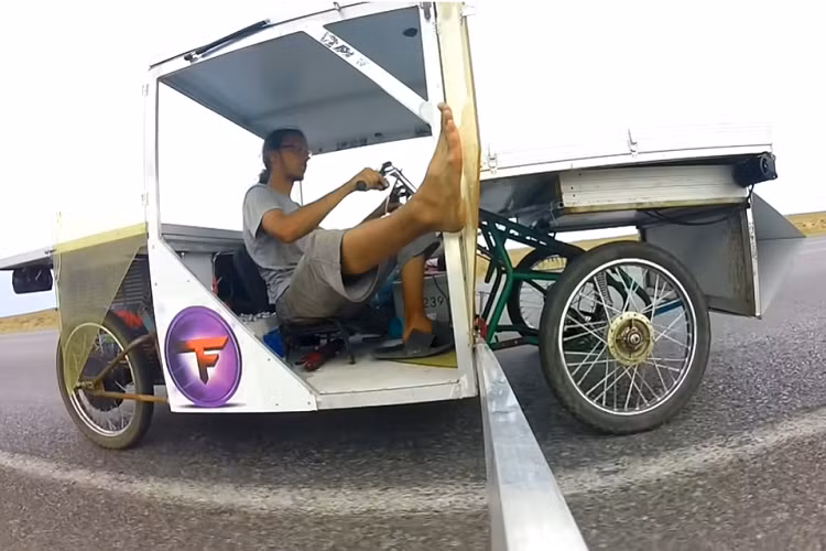 Nikita Poddubnov có ghi lại tất cả những hoạt động của mình với Temnaya Faza, và chia sẻ lên kênh YouTube riêng. Anh ta thừa nhận rằng “vẫn còn nhiều việc cần hoàn thành”, nhưng ít nhất, dự án xe điện năng lượng tái chế của anh là một nguồn cảm hứng, và mang tới nhiều niềm vui cho người xem.