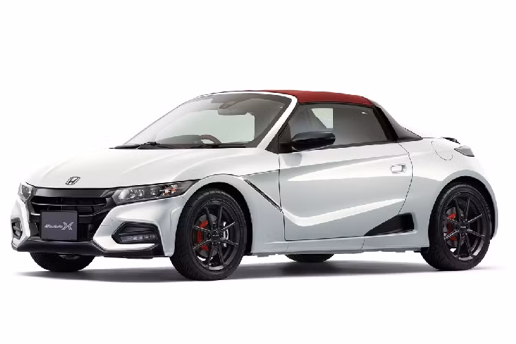 Một thông tin đáng buồn là Honda sẽ ngừng sản xuất S660 vào tháng 3/2022. Đến nay, có hơn 30.000 chiếc S660 được bán ra, gồm cả bản tiêu chuẩn và S660 Modulo X. Để tri ân đến khách hàng, hãng xe Nhật giới thiệu S660 Modulo X Version Z - phiên bản cuối cùng của S660.