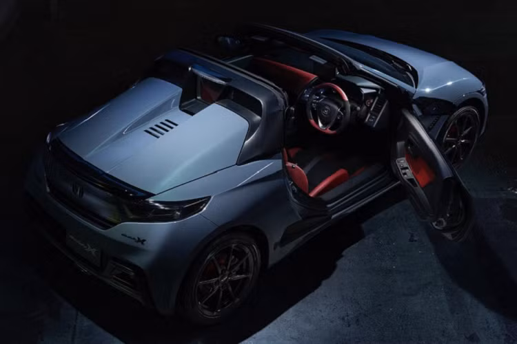 Ba năm sau, Honda S660 Modulo X 2021 mới với ngoại hình thể thao đi kèm khả năng xử lý tốt hơn. Tại triển lãm Tokyo Auto Salon 2020, Honda ra mắt bản nâng cấp của mẫu xe thể thao cỡ nhỏ này.