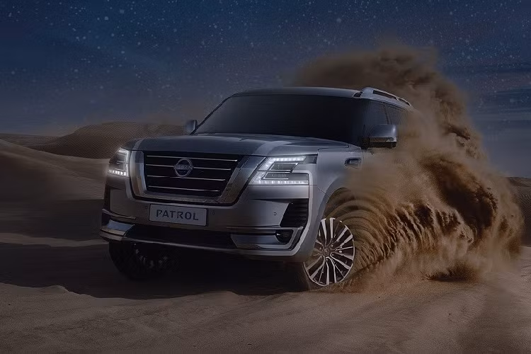 Để đảm bảo an toàn cho người dùng, Nissan Patrol 2022 tại thị trường Philippines được trang bị gói công nghệ hỗ trợ người lái Nissan Intelligent Mobility. Nhờ đó, xe có tính năng phát hiện vật thể di chuyển, hệ thống kiểm soát hành trình thích ứng, hệ thống cảnh báo điểm mù, cảnh báo chệch làn đường, cảnh báo phương tiện cắt ngang khi lùi và hỗ trợ đèn pha. Bên cạnh đó là tính năng hỗ trợ đổ đèo, hỗ trợ khởi hành ngang dốc, cảm biến đỗ xe trước/sau và 6 túi khí. 