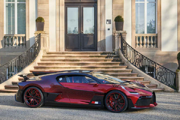 Cụ thể, một khách hàng của Bugatti Divo đã đưa ra ý tưởng về một phiên bản với màu sơn độc đáo được lấy cảm hứng từ bọ cánh cam “Lady Bug”.