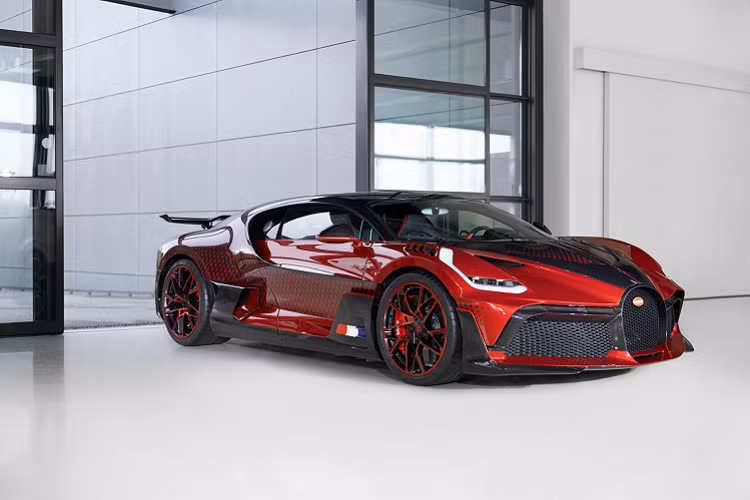 Bugatti Divo Lady Bug cũng là tên gọi chính thức của chiếc xe. Phiên bản hypercar độc đáo này đã được bàn giao cho chủ nhân vào đầu năm nay.