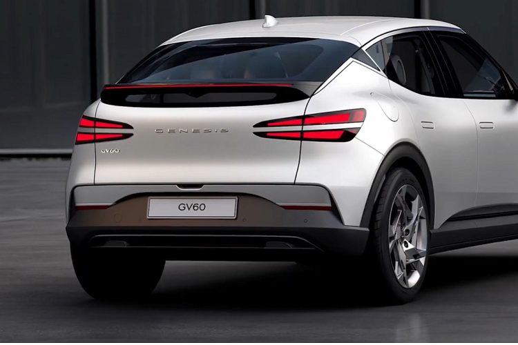 Đây là chế độ khóa màn hình và các nút bấm nhằm bảo vệ thông tin cá nhân của chủ xe trong hệ thống, ví dụ như lịch sử cuộc gọi. Bên cạnh đó, Genesis còn nâng cấp công nghệ cập nhật phần mềm qua WiFi vốn trước đây chỉ áp dụng cho các tính năng của hệ thống thông tin giải trí như định vị, bảng đồng hồ và màn hình hiển thị thông tin kính lái. Giờ đây, ngay cả những bộ phận chính của xe Genesis như thiết bị điều khiển tích hợp trên ô tô điện, hệ thống treo, phanh, vô lăng và túi khí đều có thể cập nhật phần mềm qua WiFi