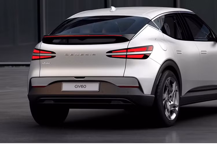 Đây là chế độ khóa màn hình và các nút bấm nhằm bảo vệ thông tin cá nhân của chủ xe trong hệ thống, ví dụ như lịch sử cuộc gọi. Bên cạnh đó, Genesis còn nâng cấp công nghệ cập nhật phần mềm qua WiFi vốn trước đây chỉ áp dụng cho các tính năng của hệ thống thông tin giải trí như định vị, bảng đồng hồ và màn hình hiển thị thông tin kính lái. Giờ đây, ngay cả những bộ phận chính của xe Genesis như thiết bị điều khiển tích hợp trên ô tô điện, hệ thống treo, phanh, vô lăng và túi khí đều có thể cập nhật phần mềm qua WiFi