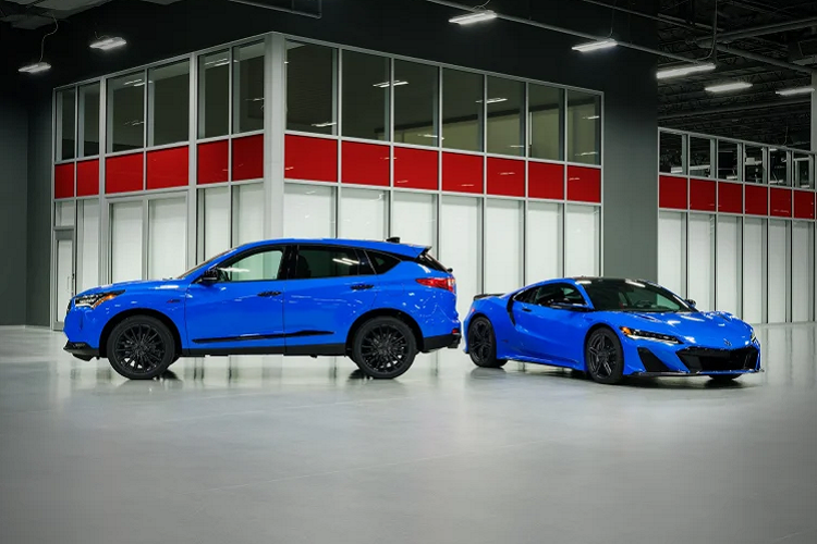 Tất cả phiên bản Acura RDC 2022 đều trang bị động cơ xăng tăng áp 2.0L, 4 xi lanh thẳng hàng cho công suất tối đa 272 mã lực và mô-men xoắn cực đại 380 Nm. Kết hợp là hộp số tự động 10 cấp cùng hệ dẫn động cầu trước tiêu chuẩn.