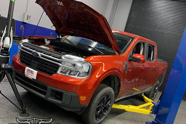 Về an toàn, mẫu xe bán tải này có gói công nghệ Ford Co-Pilot360 tiêu chuẩn, bao gồm phanh khẩn cấp tự động, phanh tự động sau va chạm và đèn pha tự động. Trong khi đó, gói công nghệ Ford Co-Pilot360 Assist là trang bị tùy chọn, bổ sung hệ thống phát hiện điểm mù và hỗ trợ giữ làn đường, cho xe.