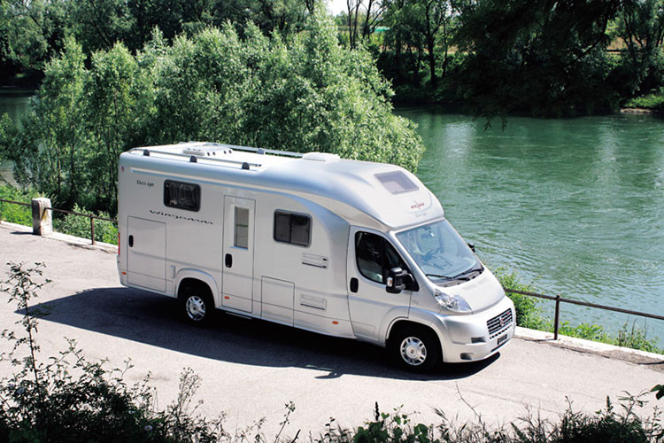 Có trụ sở tại Ý, Wingamm là một doanh nghiệp thuộc sở hữu của gia đình đã tham gia vào lĩnh vực sản xuất xe RV từ năm 1977. Trong những năm đầu, công ty đã tập trung làm các xe van chủ yếu được cung cấp bởi các khách hàng với phần nóc kim loại được cắt bỏ và thay thế bằng một loại bằng sợi thủy tinh và mới đất nhất là Wingamm Oasi 540 mới.