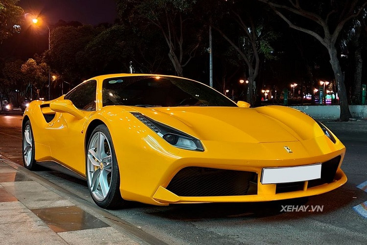 Về nguồn gốc, siêu xe Ferrari 488 GTB trong bài viết ban đầu thuộc sở hữu của Chủ tịch Tập đoàn cà phê Trung Nguyên, ông Đặng Lê Nguyên Vũ. Vào thời điểm đó, "chú ngựa hoang" nước Ý được dán phủ lên mình lớp đề-can màu xám rất đặc trưng của gia đình Trung Nguyên. Tuy nhiên, sau khi thay đổi chủ nhân, chiếc xe lại được chuyển sang màu đỏ truyền thống rồi hiện tại là màu vàng nổi bật.