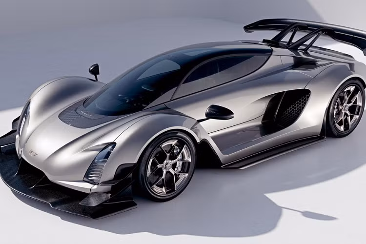 Theo thông tin từ trụ sở ở Los Angeles của hãng, Czinger 21C sẽ được sản xuất với số lượng giới hạn chỉ 80 chiếc trên toàn cầu. Sản phẩm này sẽ mở đầu cho series "xe hiệu năng vượt trội" của thương hiệu non trẻ đến từ nước Mỹ. Cuối cùng, mức giá mà khách hàng phải trả nếu thực sự "trúng tiếng sét ái tình", xe chỉ sản xuất 80 chiếc và mức giá xe Czinger 21C là khoảng 1,7 triệu USD, tương đương hơn 39 tỷ đồng.