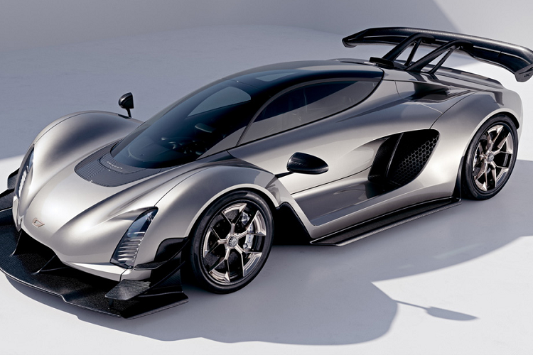 Cũng kể từ triển lãm Geneva Motor Show 2020 tới nay, siêu xe Czinger 21C mới đã trải qua nhiều lần thay đổi để có thể biến những bảng thông số mục tiêu trên giấy thành một cỗ xe hiện thực. Nâng cấp dễ thấy nhất trong số đó là chiều rộng của xe đã được nâng lên mức 2.050 mm, nhằm đảm bảo khả năng vận hành ở dải tốc độ cao cho xe.