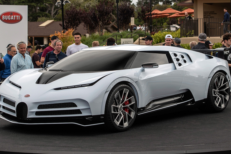 Bugatti Centodieci (10 triệu USD): Cách đây 2 năm, Bugatti giới thiệu chiếc La Voiture Noire độc nhất thế giới có giá 19 triệu USD thuộc về một người chơi xe bí ẩn. Ngay lập tức, nhiều tin đồn cho rằng Ronaldo là người đứng sau siêu xe đắt giá này. Ngôi sao này đã đặt mua một siêu xe Bugatti bản đặc biệt nhưng là chiếc Centodieci. Ảnh: Paultan.