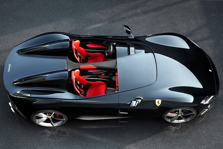 Monza SP2 nổi bật với cửa mở cắt kéo, không có kính chắn gió, 2 ghế được chia tách bằng một vách ngăn. Siêu xe này có sức mạnh 799 mã lực. Ảnh: NetCarShow.