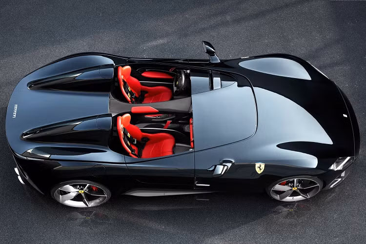 Monza SP2 nổi bật với cửa mở cắt kéo, không có kính chắn gió, 2 ghế được chia tách bằng một vách ngăn. Siêu xe này có sức mạnh 799 mã lực. Ảnh: NetCarShow.