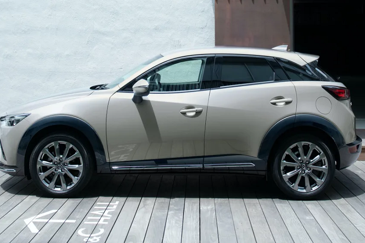 Ngoài phiên bản Super Edgy mới, Mazda CX-3 2022 tại Nhật Bản còn bị loại bỏ động cơ xăng SkyActiv-G 4 xi-lanh thẳng hàng, hút khí tự nhiên, dung tích 2.0L cũ. Như vậy, mẫu crossover cỡ B này hiện chỉ còn 2 tùy chọn động cơ. Đầu tiên là động cơ xăng 4 xi-lanh, dung tích 1.5L. Thứ hai là động cơ diesel 4 xi-lanh, tăng áp, dung tích 1.8L.