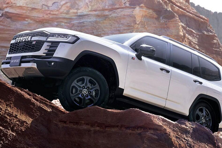 Được thiết kế nhằm mục đích đưa trải nghiệm lái off-road lên một tầm cao mới, Land Cruiser GR Sport có đến ba khóa vi sai tương ứng ở phía trước, trung tâm và phía sau.