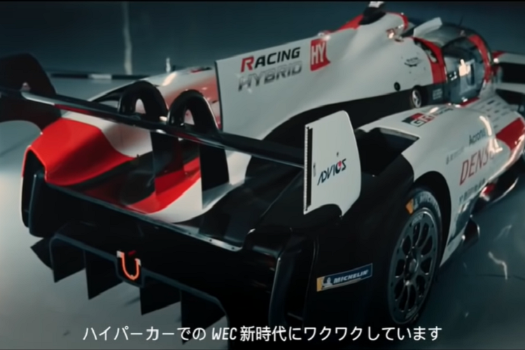 Toyota đã nhìn sang mẫu xe hypercar GR Super Sport - hiện đang được phát triển - để lấy cảm hứng, với lớp áo ngoại thất của xe có mang hai chữ GR nổi bật như thể một mắt xích liên kết giữa xe đi đường phố và xe đua của GR. Bên cạnh đó, GR010 còn trang bị một cánh gió phía sau với khả năng điều chỉnh tính khí động học của xe.