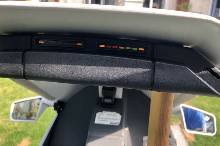 Được trang bị một mô tơ 250 W ở bánh sau bên trái và bộ pin axit-chì 12 volt, C5 có hệ dẫn động bánh răng hai cấp và bàn đạp ở phía trước. Ý tưởng của Sinclair là người lái sẽ không phải sử dụng bàn đạp nhiều, nhưng trên thực tế, C5 khó có thể lên dốc mà không bị nóng nhiệt mô tơ, ngay cả khi đạp.