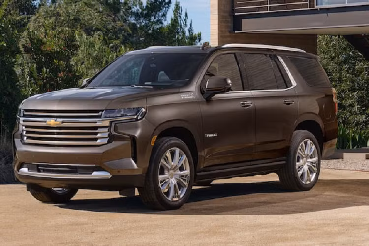  7. Chevrolet Tahoe Chevrolet Tahoe là đàn em kém sang trọng hơn so với GMC Yukon và đã phần nào chứng minh được bền hơn. Hai mô hình phần lớn giống hệt nhau nhưng Tahoe rẻ hơn. Mẫu xe này rơi xuống vị trí thứ 7 so với thứ 6 của năm ngoái. Tahoe có tỷ lệ 3,9% xe đạt tiêu chuẩn của Iseecars.