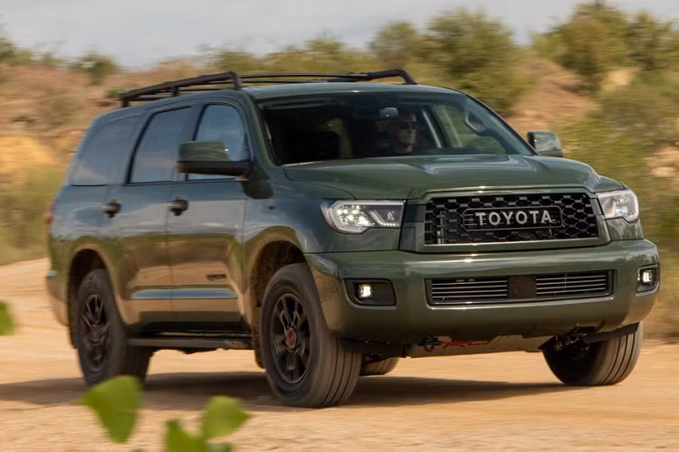  2. Toyota Sequoia Toyota Sequoia thường bị lu mờ bởi Land Cruiser và đàn em 4Runner, nhưng đây vẫn là một chiếc SUV ấn tượng. Sequoia đã đánh bại các đối thủ Mỹ và chứng minh rằng Toyota đã tạo ra một số phương tiện bền bỉ bậc nhất. Với số điểm 11,2%, Sequoia có tỷ lệ áp đảo các mẫu xe xếp sau.