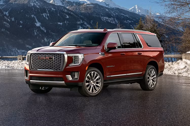 10. GMC Yukon XL Chiếc xe đầu tiên trong Top ôtô bền bỉ nhất thị trường Mỹ là GMC Yukon XL là phiên bản lớn hơn của Yukon tiêu chuẩn. Mẫu xe này rơi từ vị trí thứ 7 năm ngoái xuống vị trí thứ mười. Trong tổng số những xe được bán trong nghiên cứu mới nhất Iseecars, có khoảng 3,6% xe đã đạt tỷ lệ có khả năng cán mốc 200.000 dặm và vẫn hoạt động ổn định.
