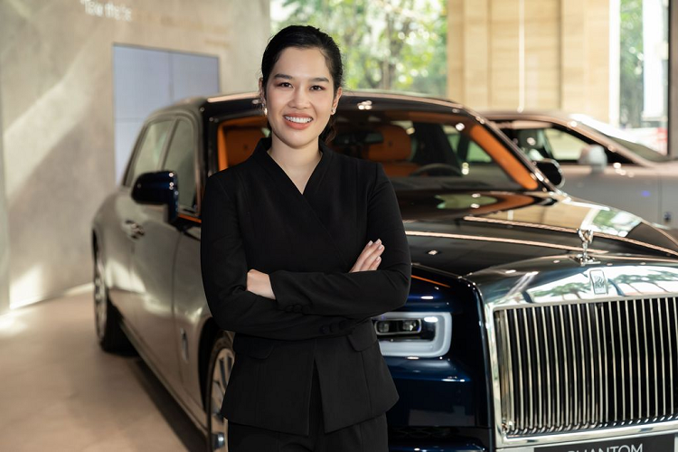 Để chào mừng sự kiện này, những phiên bản xe siêu sang Rolls-Royce mới nhất cũng lần đầu tiên được trưng bày tại showroom – Phantom - biểu tượng đỉnh cao của thương hiệu và New Ghost thế hệ mới bốn cửa, sở hữu thiết kế tối giản và đề cao sự tinh tế.