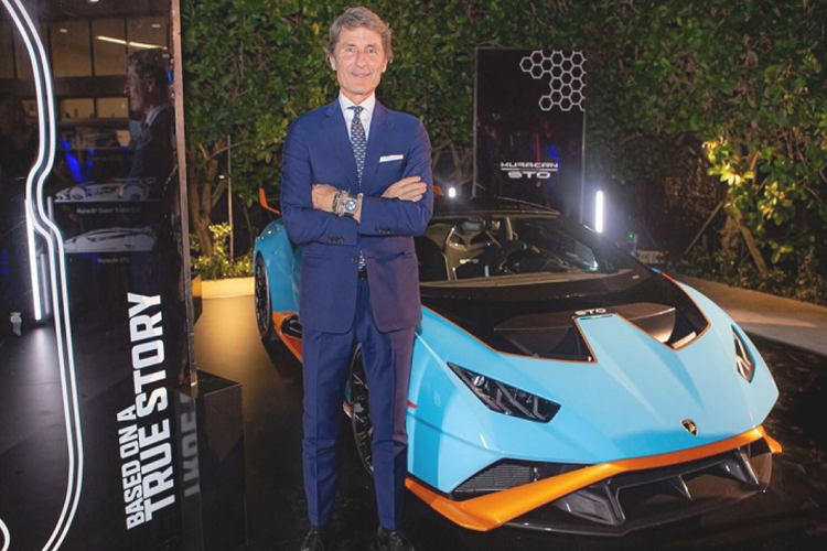 Lamborghini luôn đi đầu trong việc đổi mới thiết kế và kỹ thuật tiên tiến, mang lại hiệu suất ngoạn mục và những xúc cảm đáng kinh ngạc trên những chiếc siêu xe của mình. Huracan STO được tạo ra với thiết kế lấy cảm hứng từ phiên bản đường đua Super Trofeo EVO nhằm tôn vinh di sản của Lamborghini, kết hợp cùng nhiều chi tiết tối ưu tính khí động học giúp mang lại hiệu suất mạnh mẽ đến bất ngờ.