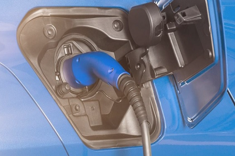 Theo Lexus, UX 300e có thể tăng tốc từ 0 - 100 km/h trong 7,5 giây, trước khi đạt tốc độ tối đa 160 km/h. Phạm vi hoạt động của Lexus UX 300e sau mỗi lần sạc đầy là 300 km, ước tính theo quy trình kiểm tra WLTP của châu Âu.