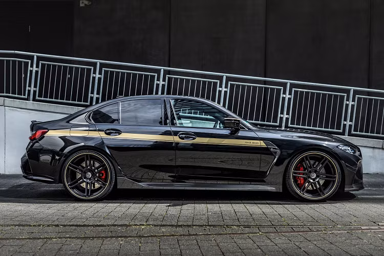 Manhart độ BMW M3 Competition thêm bộ powerbox, cho phép khối động cơ 3.0L tăng áp kép đặt được mức công suất 626 mã lực và mô-men xoắn cực đại 780 Nm. Khả năng tăng tốc 0-200 km/h mà MH3 600 có thể đạt được là dưới 17 giây, nhanh hơn M3 Competition tiêu chuẩn 4 giây.