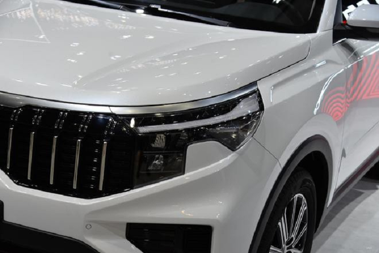 So với xe nguyên mẫu ra mắt năm ngoái, mẫu xe crossover Kia Sportage Ace 2021 chẳng những giữ nguyên tên gọi mà còn khá trung thành về thiết kế. Khi có mặt trên thị trường Trung Quốc, mẫu crossover cỡ C này dự kiến sẽ có 2 phiên bản với thiết kế khác nhau.