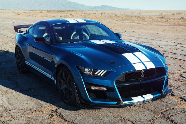 Ford Mustang Shelby GT500 2020 là mẫu xe hiệu suất cao đầu bảng trong gia đình Mustang. Theo một số thông tin, mẫu xe này đang được chào bán với mức giá dao động trên 10 tỷ đồng, tức cao gấp 4 lần giá một chiếc Mustang tiêu chuẩn.